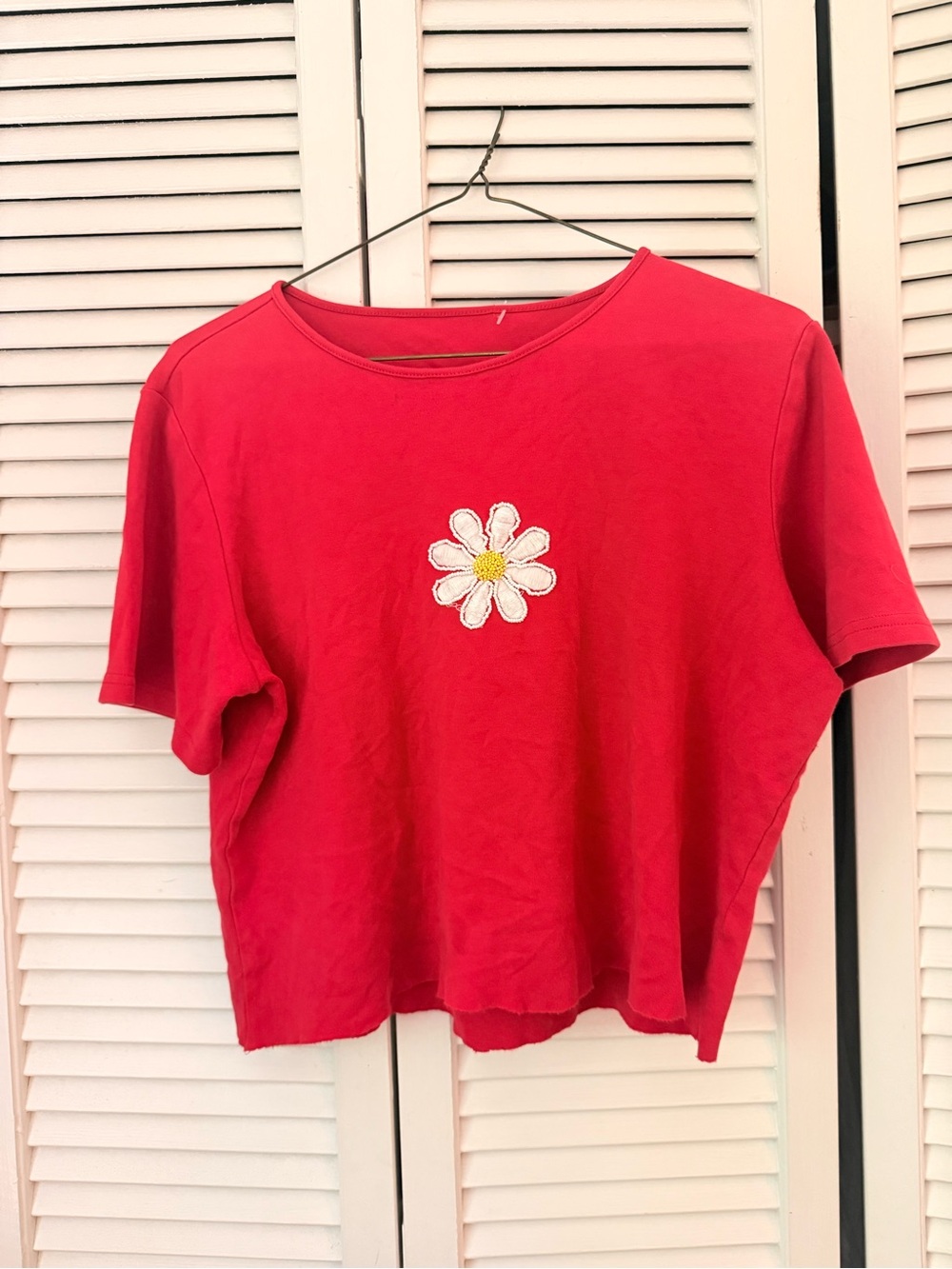 Red Daisy Patch Crop Tee - Women Tops